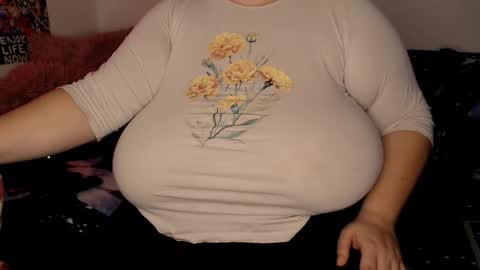 Snapshot of sweettm chatting on 11/18/25, 11:36 Maya online show from 11/18/25, 11:36