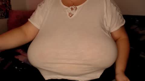 Snapshot of sweettm chatting on 11/19/25, 09:48 Maya online show from 11/19/25, 09:48