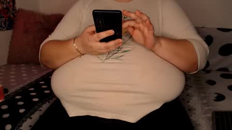 Snapshot of sweettm chatting on 11/21/25, 01:10 Maya online show from 11/21/25, 01:10