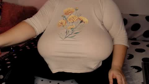 Snapshot of sweettm chatting on 11/23/25, 06:13 Maya online show from 11/23/25, 06:13