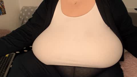 Snapshot of sweettm chatting on 11/28/25, 01:25 Maya online show from 11/28/25, 01:25