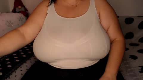 Snapshot of sweettm chatting on 12/03/25, 08:45 Maya online show from 12/03/25, 08:45