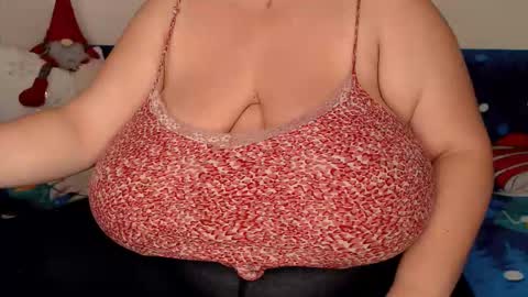 Snapshot of sweettm chatting on 12/15/25, 01:15 Maya online show from 12/15/25, 01:15