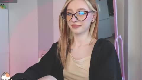 Snapshot of sweetuniporn chatting on 12/05/24, 11:05 Elis a little vacation Ill be here Saturday my schedules in bio online show from 12/05/24, 11:05