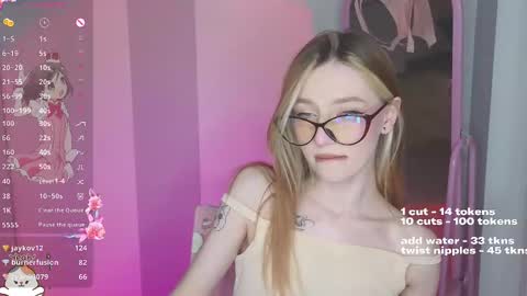 Snapshot of sweetuniporn chatting on 12/05/24, 02:11 Elis a little vacation Ill be here Saturday my schedules in bio online show from 12/05/24, 02:11