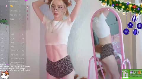 Snapshot of sweetuniporn chatting on 01/04/25, 11:33 Elis a little vacation Ill be here Saturday my schedules in bio online show from 01/04/25, 11:33