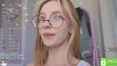 Snapshot of sweetuniporn chatting on 01/15/25, 12:04 Elis a little vacation Ill be here Saturday my schedules in bio online show from 01/15/25, 12:04