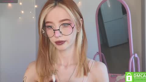 Snapshot of sweetuniporn chatting on 01/17/25, 08:13 Elis a little vacation Ill be here Saturday my schedules in bio online show from 01/17/25, 08:13