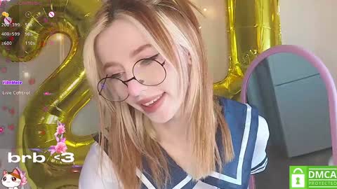 Snapshot of sweetuniporn chatting on 01/18/25, 12:04 Elis a little vacation Ill be here Saturday my schedules in bio online show from 01/18/25, 12:04