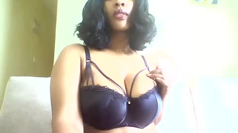 Snapshot of sweetveee chatting on 07/21/26, 07:22 Vee online show from 07/21/26, 07:22