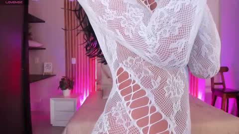sweetviolet___ online show from 09/27/25, 12:21