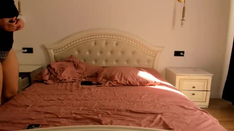 Mika online show from 03/21/26, 09:14