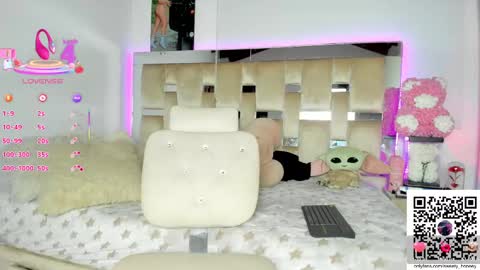  independent model  online show from 03/07/25, 12:58