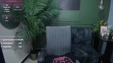 Emma online show from 09/28/25, 01:16