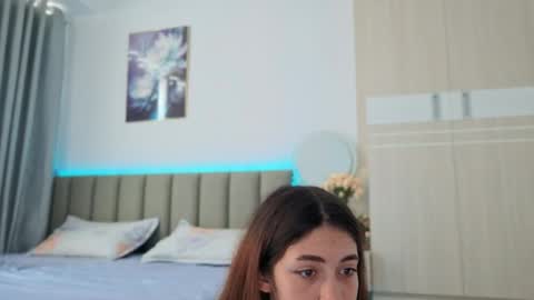 Vikky online show from 04/06/26, 12:08