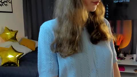 Snapshot of sweety_xis chatting on 09/25/25, 08:45 Bella . online show from 09/25/25, 08:45
