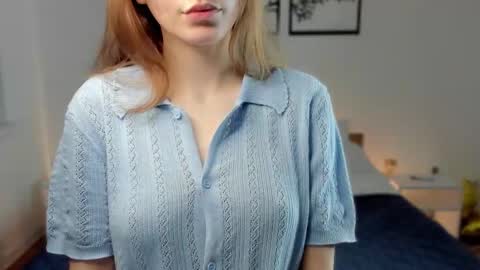 Snapshot of sweety_xis chatting on 09/29/25, 07:51 Bella . online show from 09/29/25, 07:51