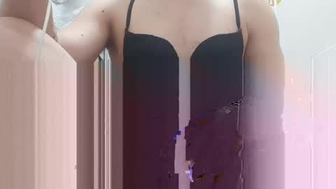 Snapshot of sweetywhity2 chatting on 12/03/24, 06:38 Silvia online show from 12/03/24, 06:38