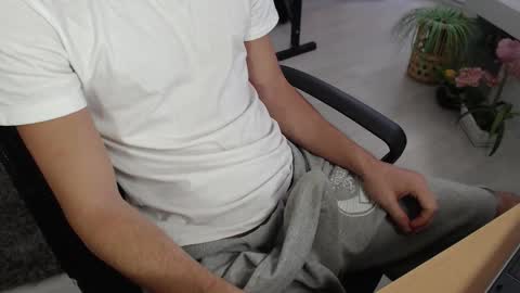 SwetLittleBoy4u online show from 09/23/25, 10:07