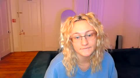 Snapshot of switchykitty chatting on 06/22/26, 06:10 ashley blayde online show from 06/22/26, 06:10