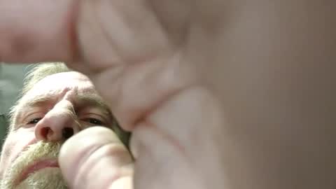 Snapshot of swollpole2112 chatting on 11/14/25, 01:59 swollpole2112 online show from 11/14/25, 01:59