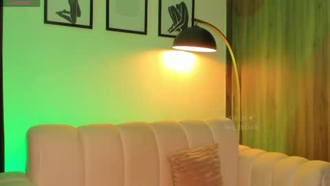 Snapshot of swt_blonde chatting on 04/27/26, 12:52 Ambar online show from 04/27/26, 12:52