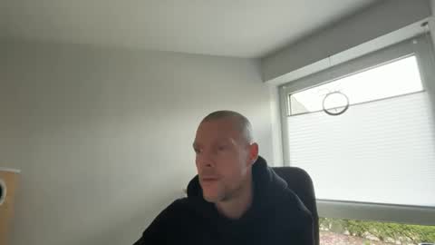 Snapshot of sx1904 chatting on 03/12/26, 12:00 sx1904 online show from 03/12/26, 12:00