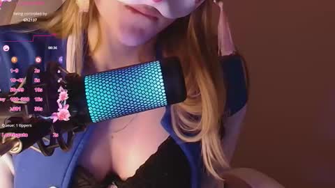 Snapshot of sydney_max chatting on 09/25/25, 03:32 Milena online show from 09/25/25, 03:32