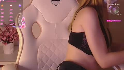 Snapshot of sydney_max chatting on 10/14/25, 02:23 Milena online show from 10/14/25, 02:23