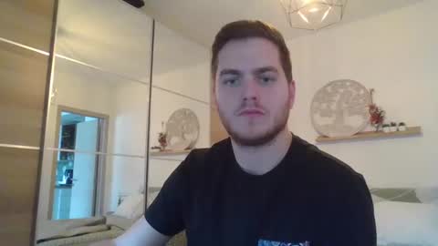 syl092 online show from 12/12/24, 01:39