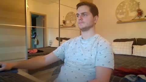 syl092 online show from 01/30/25, 04:34