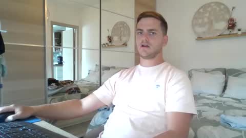 syl092 online show from 09/22/25, 12:29