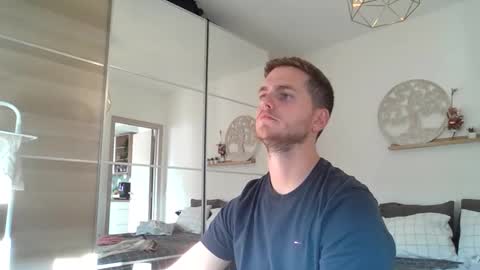 syl092 online show from 09/30/25, 03:39