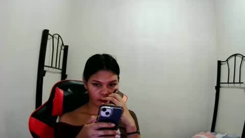 Snapshot of sylviafoxxx chatting on 05/19/26, 05:14 sylviafoxxx online show from 05/19/26, 05:14