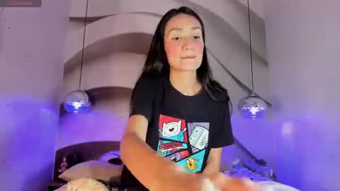 Snapshot of sylvialeos chatting on 01/16/25, 11:37 Sylvia Leos online show from 01/16/25, 11:37