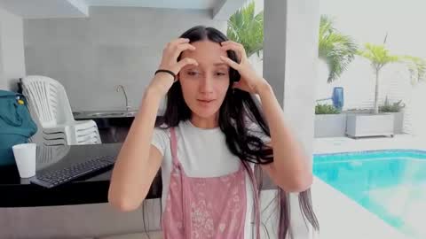 Snapshot of sylvialeos chatting on 02/15/25, 05:50 Sylvia Leos online show from 02/15/25, 05:50