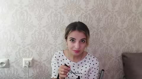 Snapshot of sylviaoris chatting on 07/17/26, 07:15 Emily online show from 07/17/26, 07:15