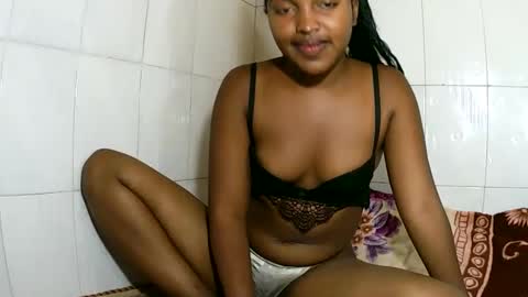 sylviasexy27 online show from 02/21/25, 04:29