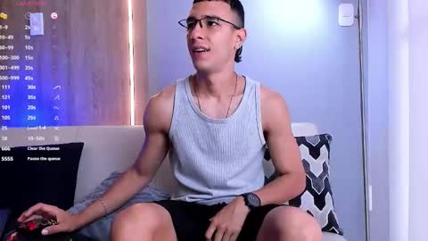 Snapshot of symonprince chatting on 11/24/25, 12:27 420 Forever online show from 11/24/25, 12:27