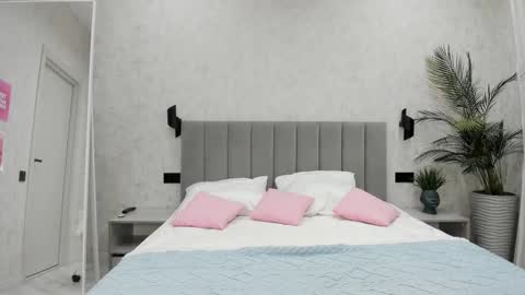 Mila online show from 10/22/25, 12:44