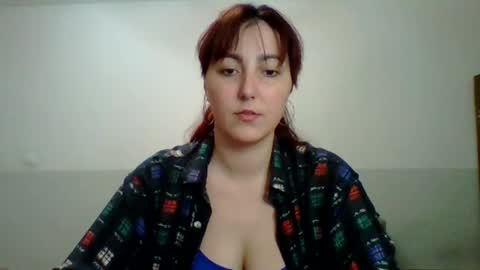 Snapshot of syssipisi chatting on 09/17/25, 06:09 Sarah online show from 09/17/25, 06:09