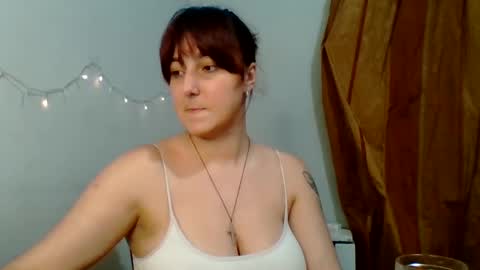 Snapshot of syssipisi chatting on 09/23/25, 04:54 Sarah online show from 09/23/25, 04:54