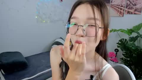 Snapshot of syuri_sun chatting on 06/21/26, 03:47 Yuki online show from 06/21/26, 03:47