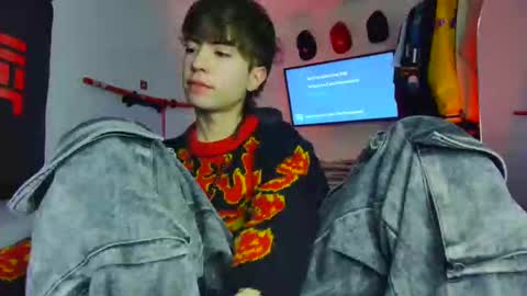 Snapshot of t0n3r chatting on 11/20/25, 01:17 TONER online show from 11/20/25, 01:17