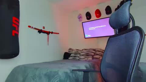 Snapshot of t0n3r chatting on 11/21/25, 01:26 TONER online show from 11/21/25, 01:26