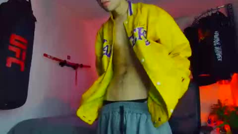 Snapshot of t0n3r chatting on 11/30/25, 02:15 TONER online show from 11/30/25, 02:15