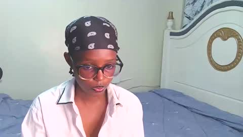 Snapshot of t_okyo chatting on 09/18/25, 05:15 TOKYO online show from 09/18/25, 05:15