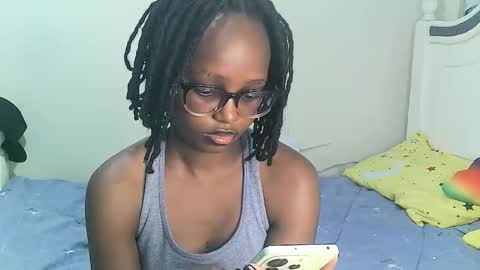 Snapshot of t_okyo chatting on 10/19/25, 05:35 TOKYO online show from 10/19/25, 05:35