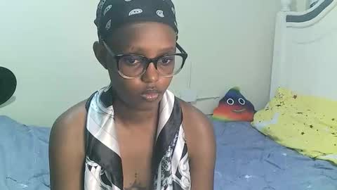 Snapshot of t_okyo chatting on 10/22/25, 03:56 TOKYO online show from 10/22/25, 03:56