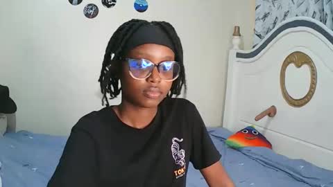 Snapshot of t_okyo chatting on 10/31/25, 05:52 TOKYO online show from 10/31/25, 05:52